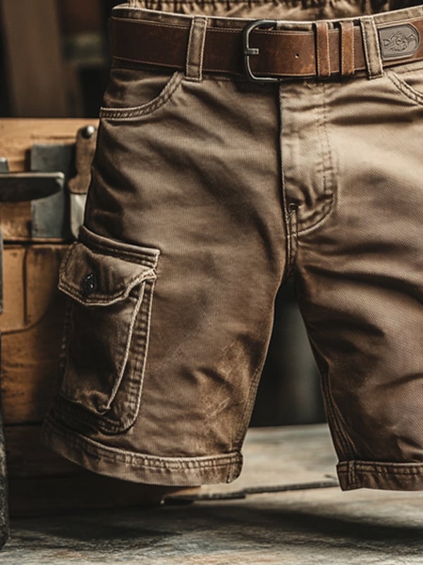 Men's relaxed cargo shorts with utility pockets in two colour options