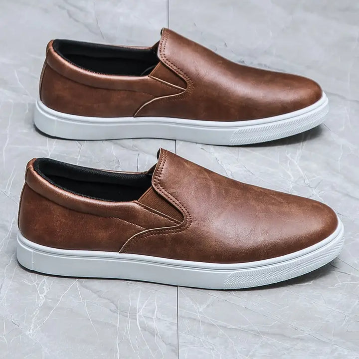 Men's slip-on loafers with rounded toes and contrasting white soles