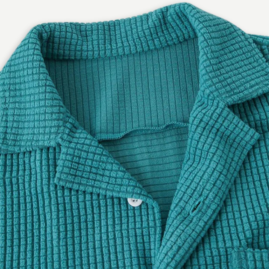 Men's short-sleeve knitted waffle shirt with notched collar and chest pocket