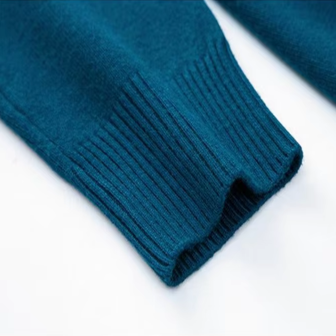 Ribbed turtleneck sweater with long sleeves and cuffed hem