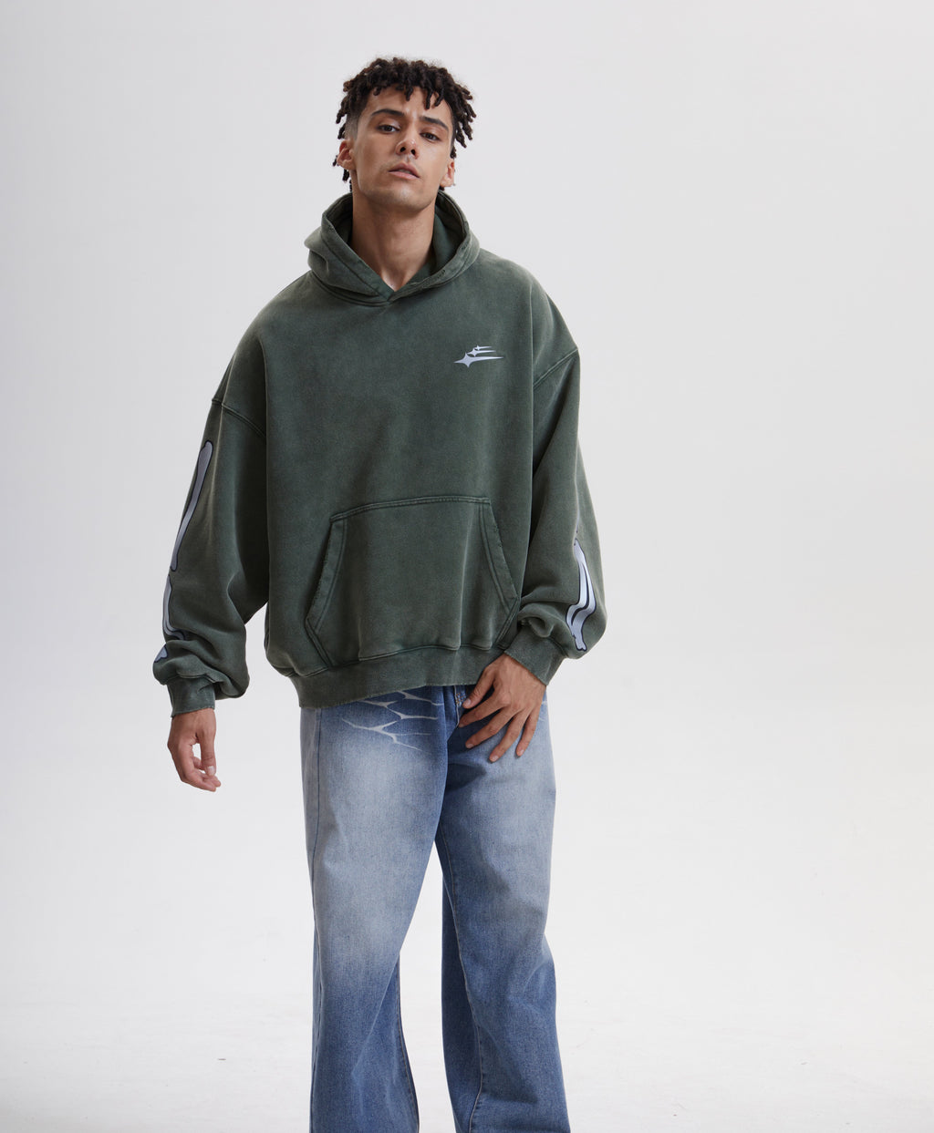 Men's green graphic hoodie with hood, long sleeves and kangaroo pocket