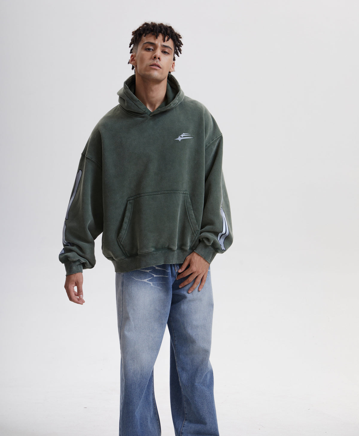 Men's green graphic hoodie with hood, long sleeves and kangaroo pocket
