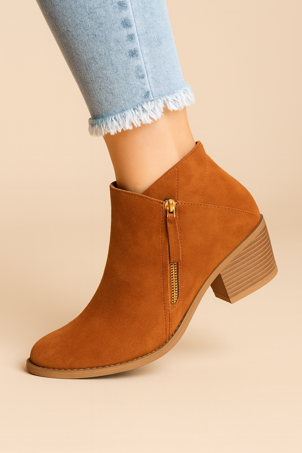Women's ankle boot with side zip and block heel