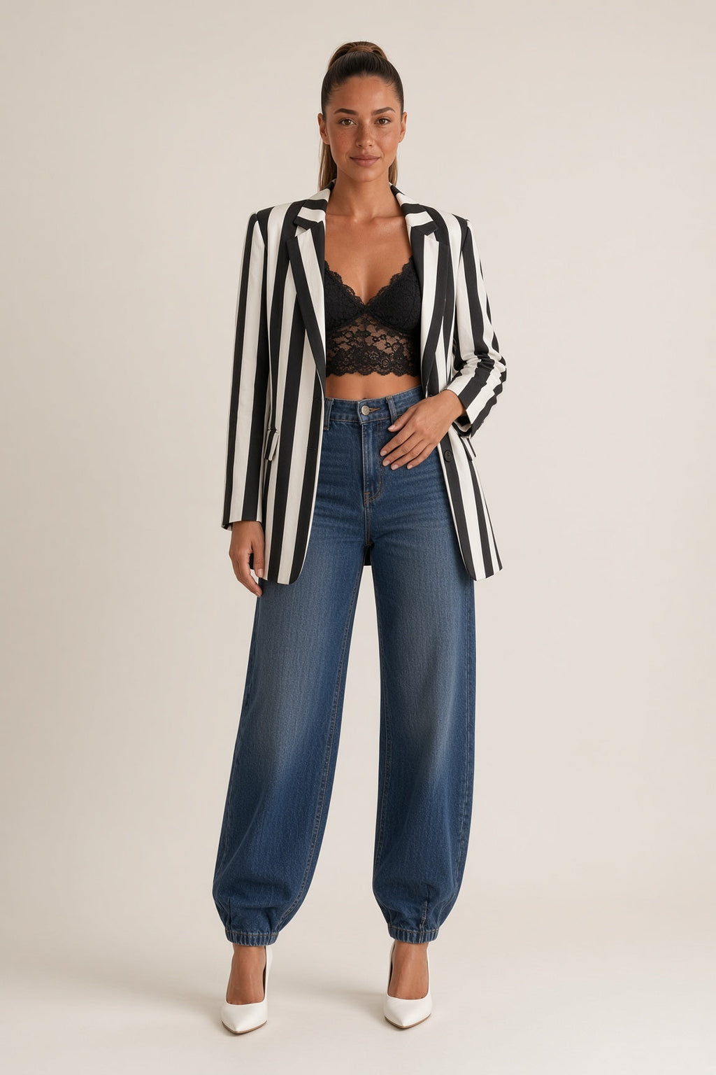 Women's striped blazer with notched lapels, button fastening and flap pockets