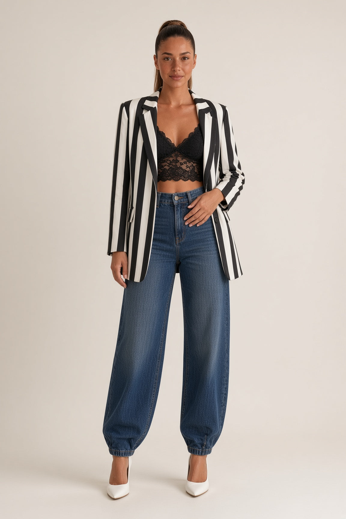 Women's striped blazer with notched lapels, button fastening and flap pockets
