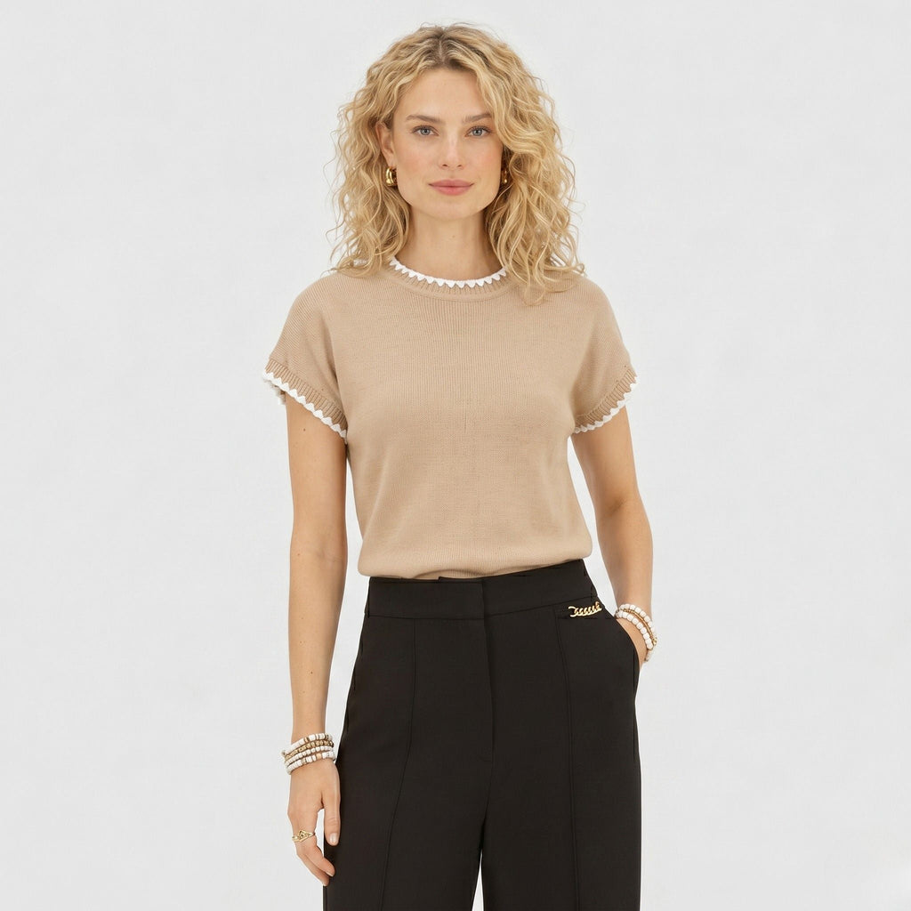 Women's short-sleeve knitted jumper with contrast scalloped trim