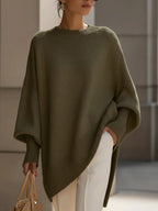 Women's oversized knit sweater with crew neck and batwing sleeves