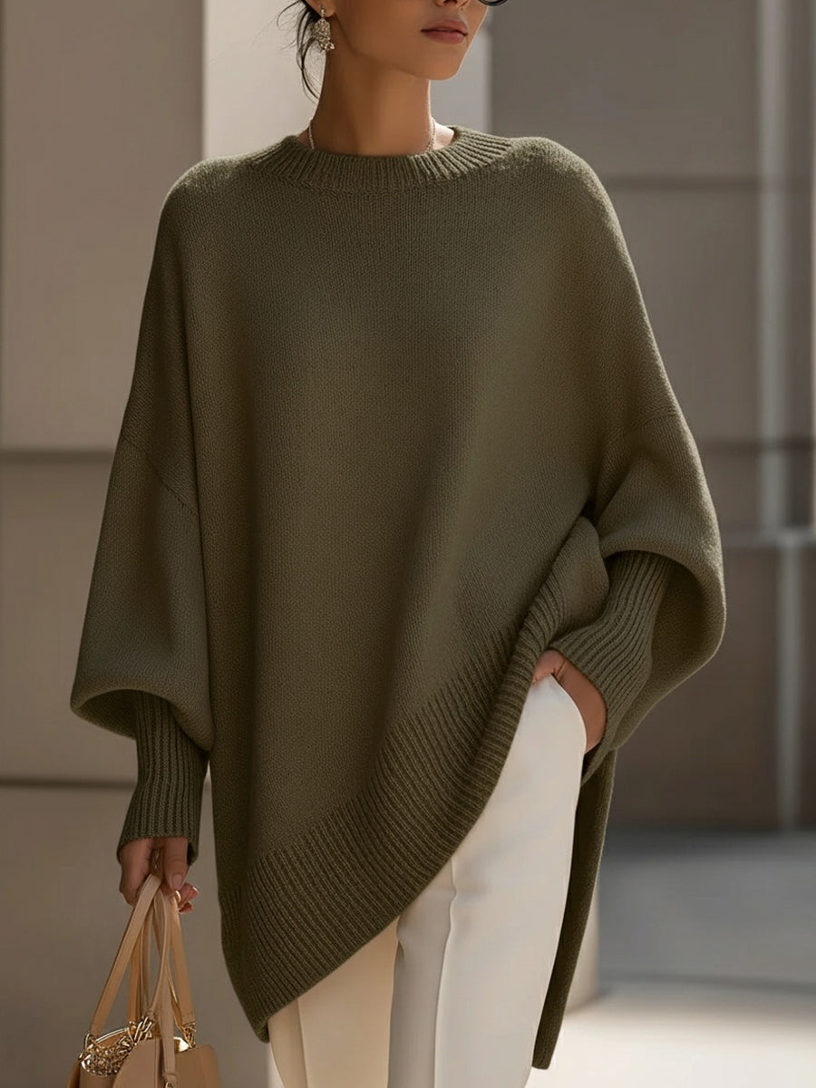 Women's oversized knit sweater with crew neck and batwing sleeves