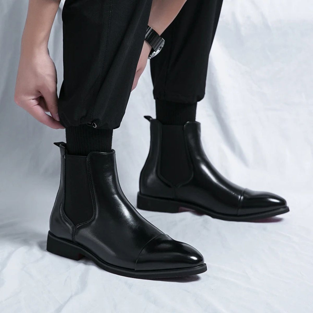 Men's pointed toe Chelsea boots with elastic side panels and low heel