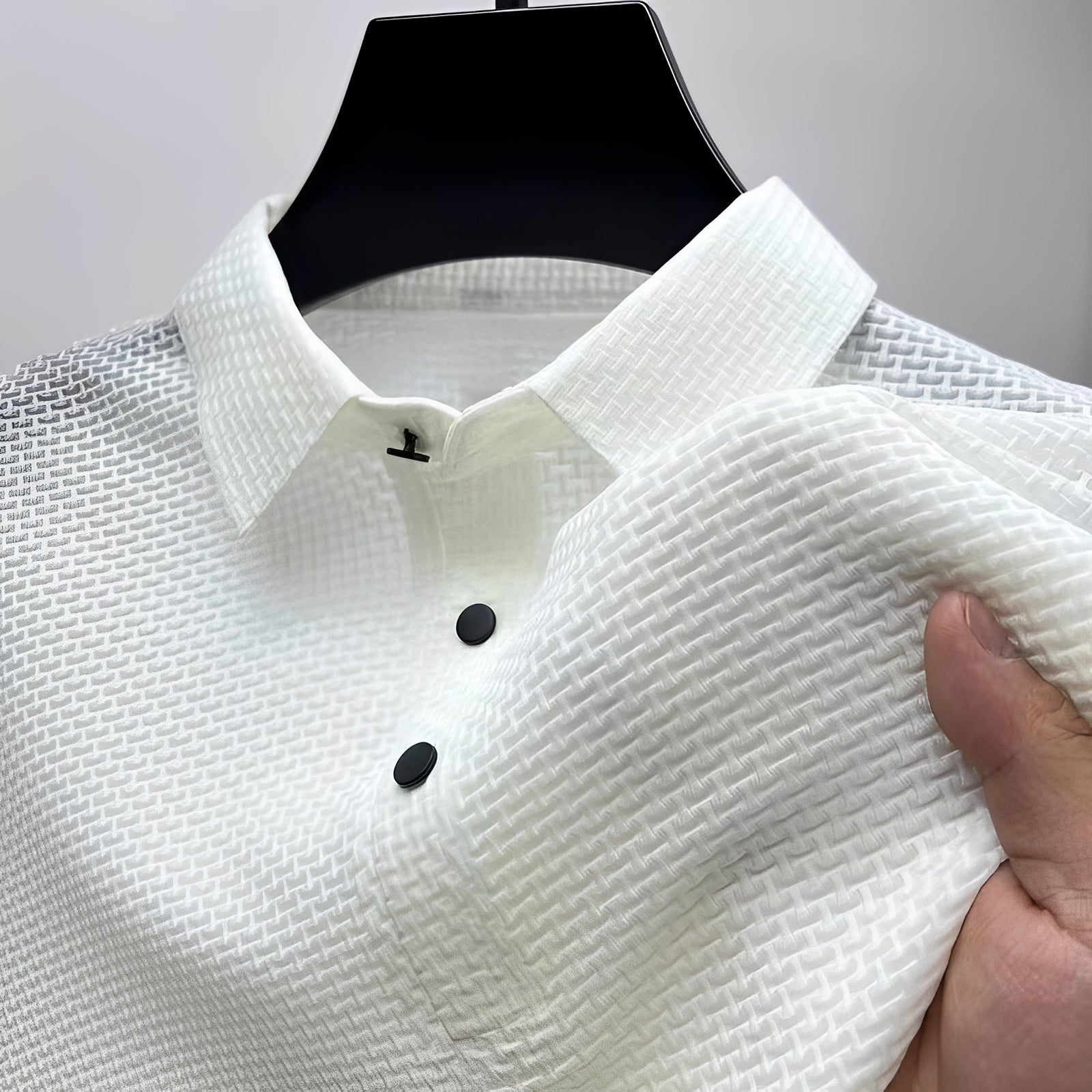 Men's textured short-sleeve polo shirt with button placket