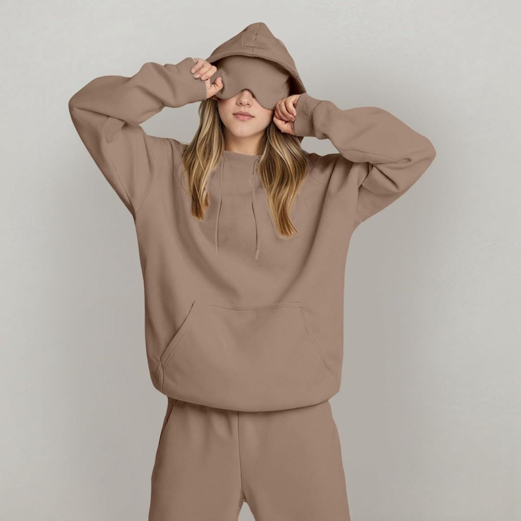 Women's hooded sweatshirt and jogger set with long sleeves and front pocket