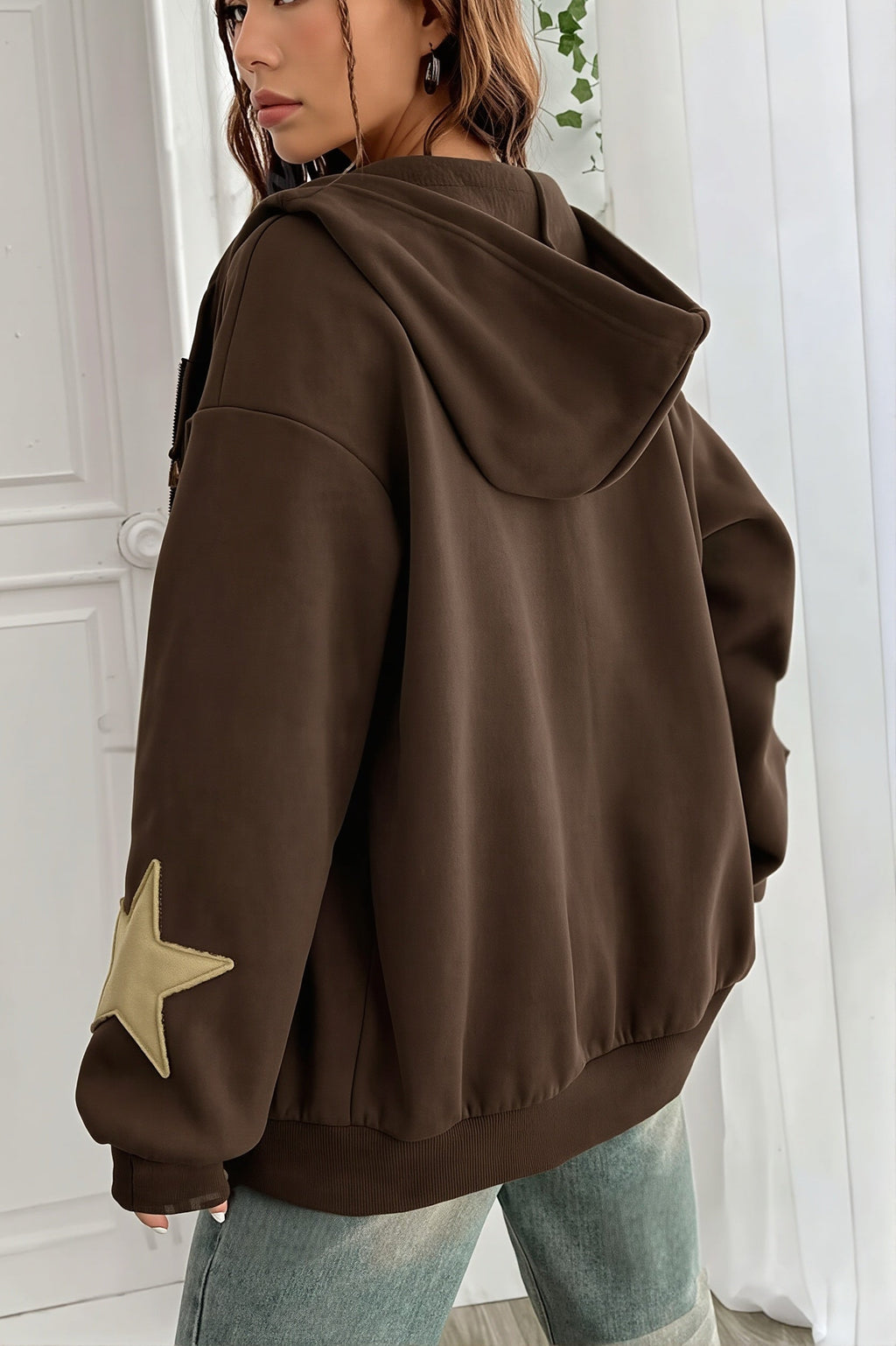 Women's oversized zip hoodie with contrasting star appliques, hood and kangaroo pockets