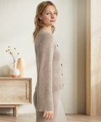 Women's crew neck cardigan with buttons, pockets and ribbed trims