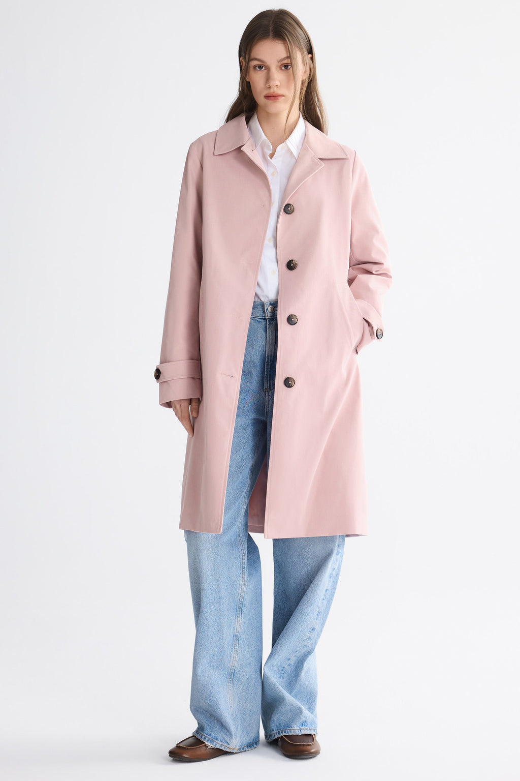 Women's single-breasted trench coat with pointed collar and button front