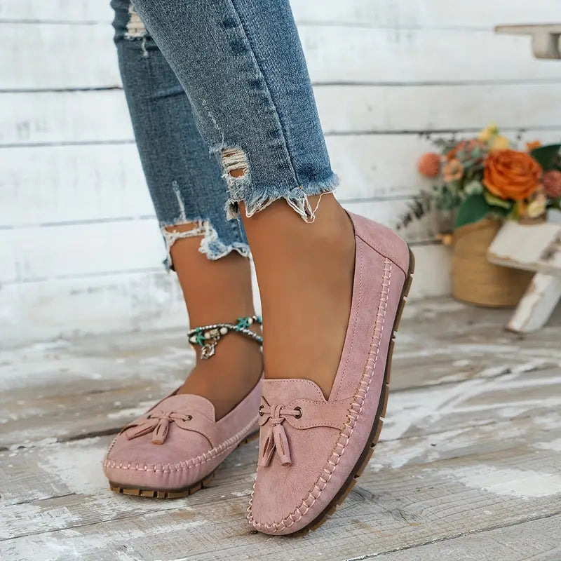 Women's tassel loafers with stitched edging and flat soles