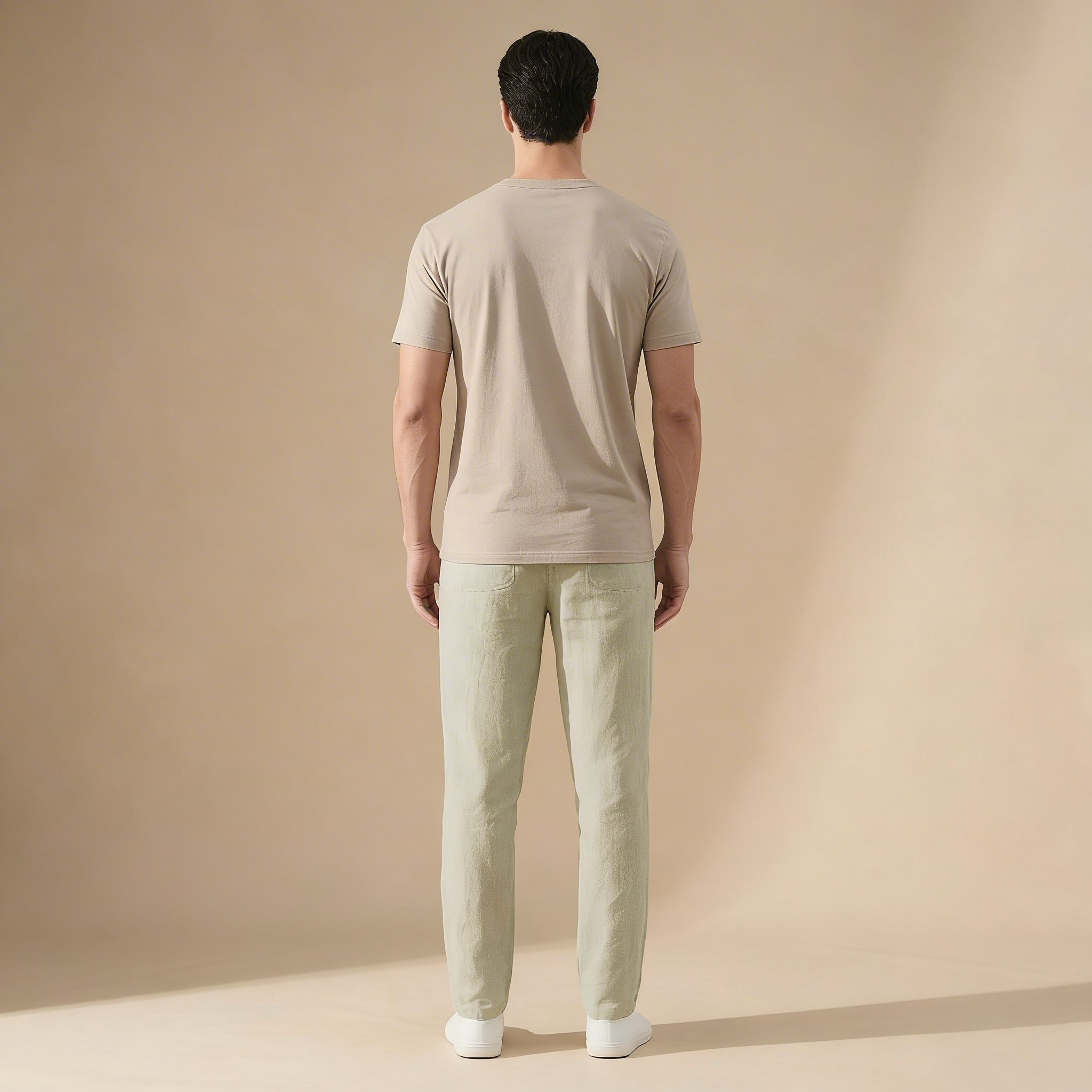 Men's regular fit trousers with an elastic drawstring waist and tapered legs