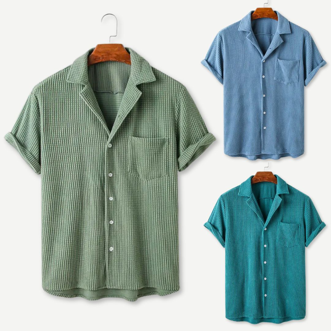 Men's short-sleeve knitted waffle shirt with notched collar and chest pocket