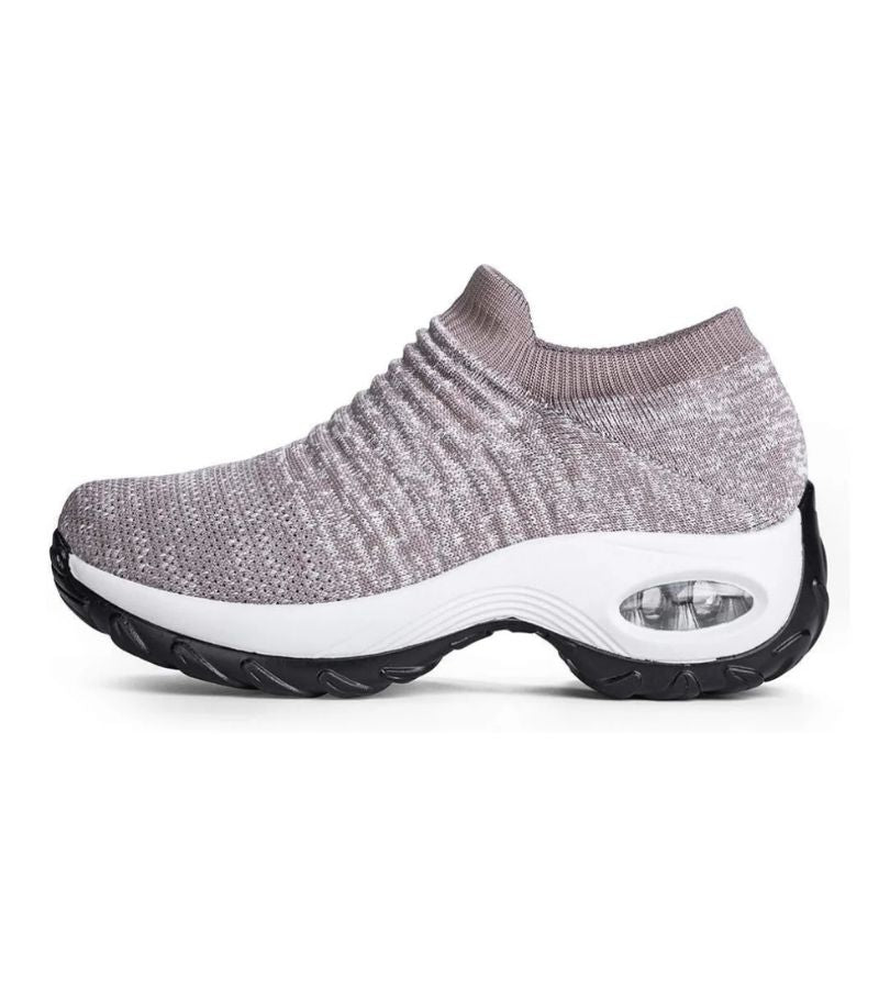 Women's ribbed slip-on sneakers with platform soles