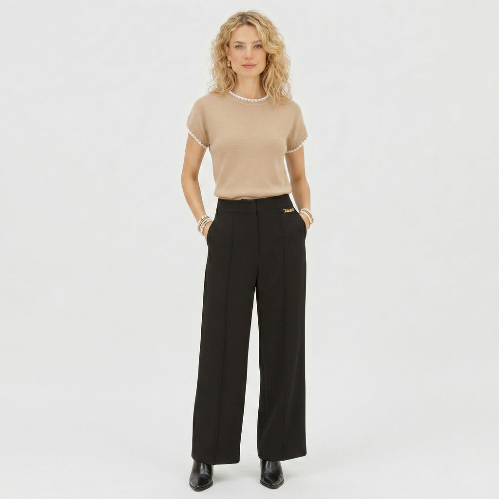 Women's short-sleeve knitted jumper with contrast scalloped trim
