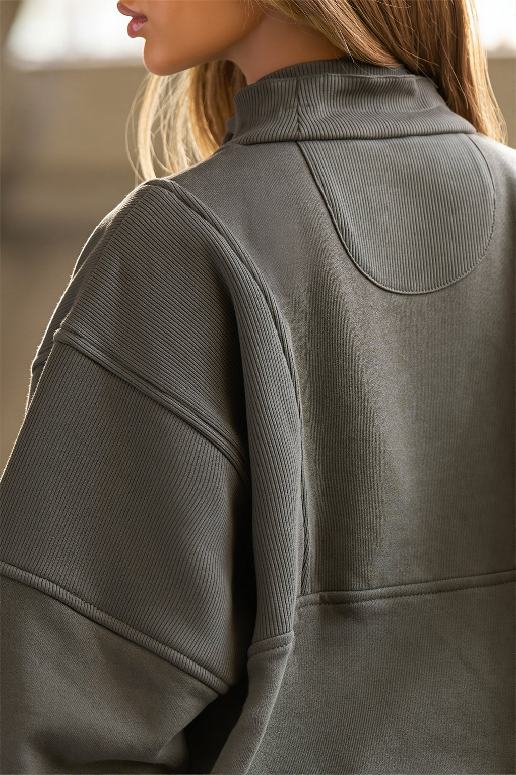 Women's oversized half-zip longline sweatshirt with stand collar