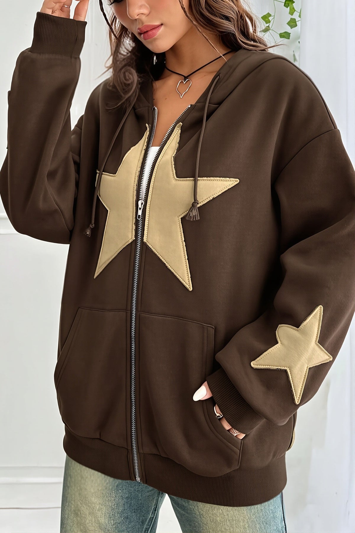 Women's oversized zip hoodie with contrasting star appliques, hood and kangaroo pockets