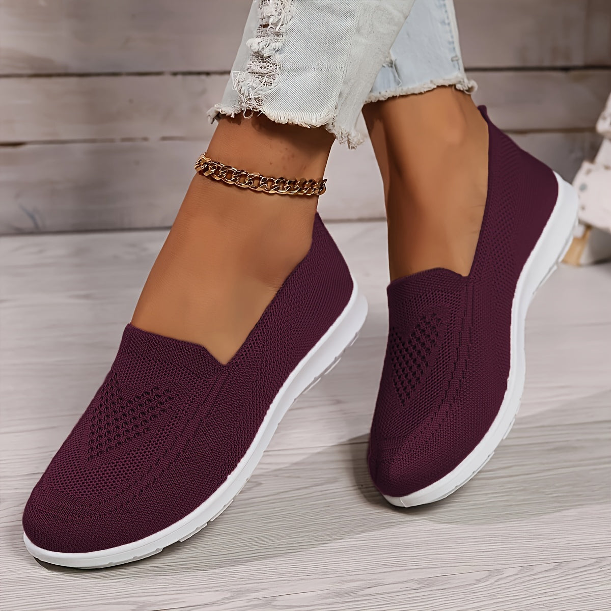 Women's knitted slip-on walking trainer with white flat sole