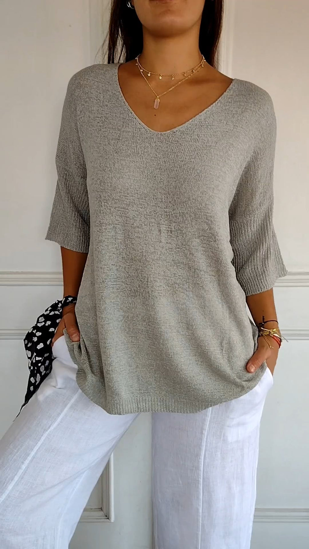 Women's solid-colour knitted V-neck top with long sleeves