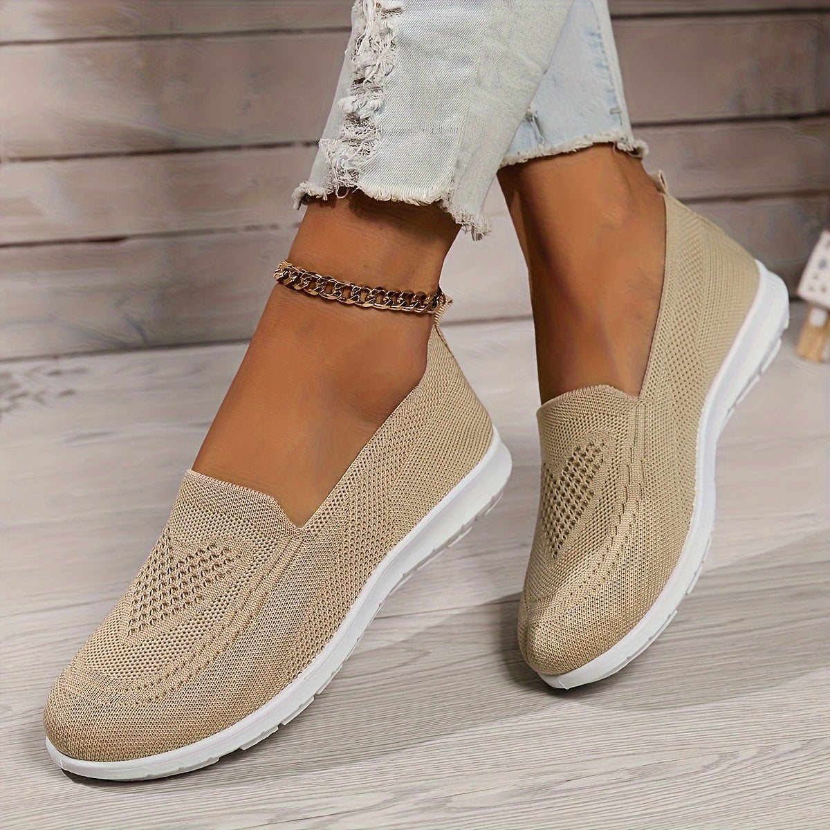 Women's knitted slip-on walking trainer with white flat sole