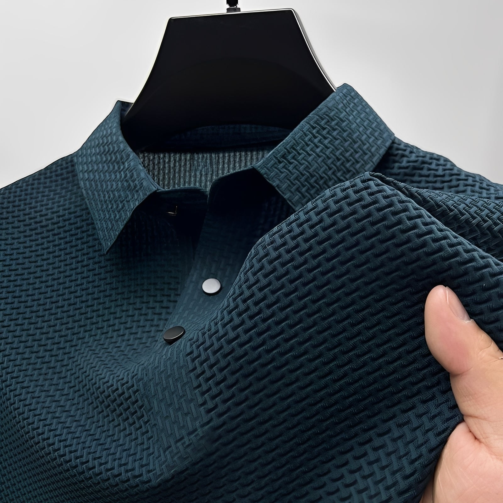 Men's textured short-sleeve polo shirt with button placket