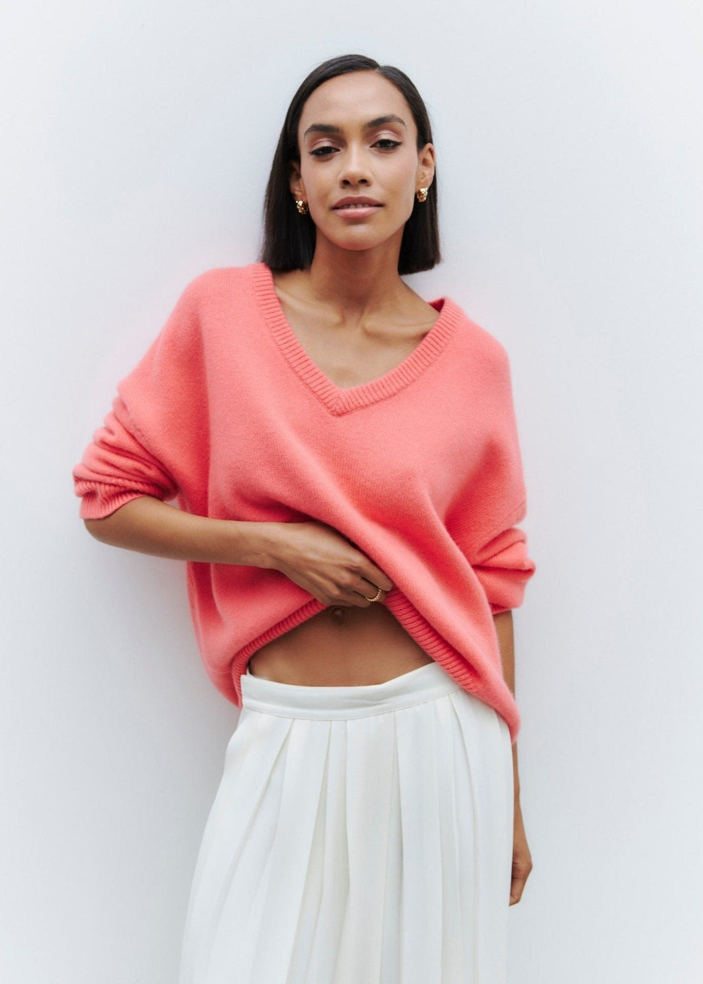 Women's oversized V-neck sweater with long sleeves and ribbed trims