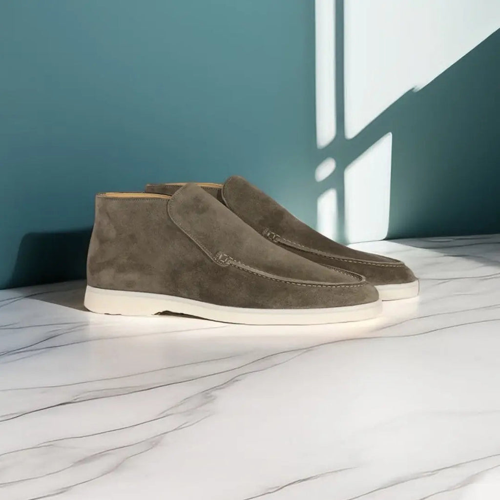 Men's stitched slip-on loafers with rounded toes and flat light soles