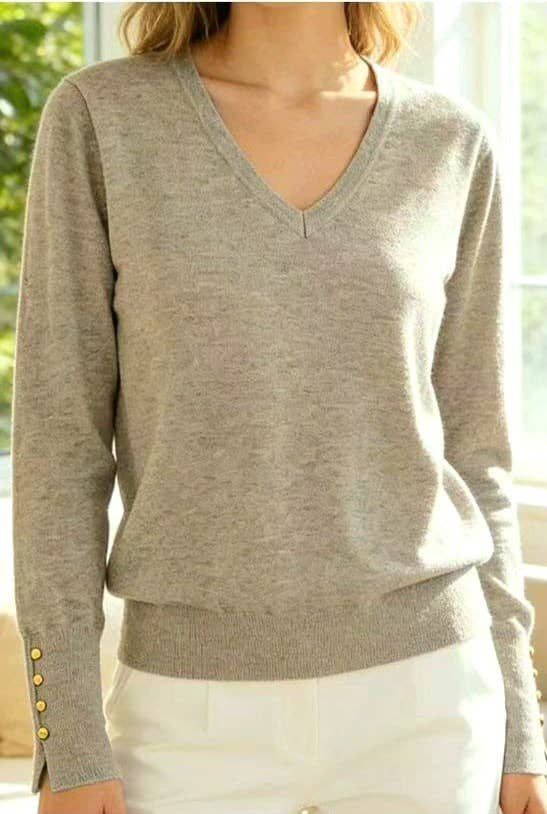 Women's plain fine-knit V-neck jumper with long sleeves and gold-tone cuff buttons