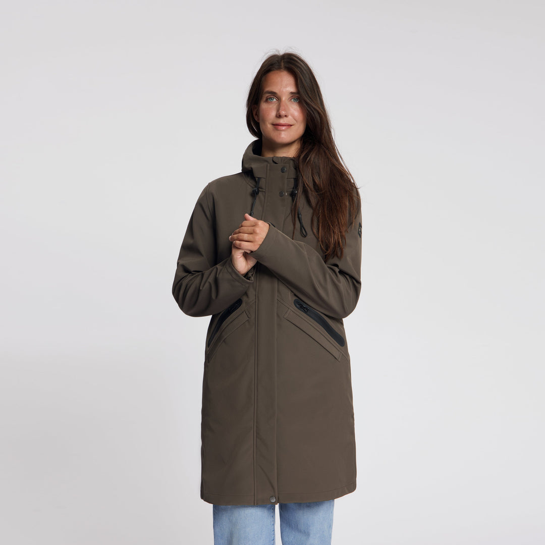 Women's dark brown hooded softshell jacket with long sleeves and zipped pockets