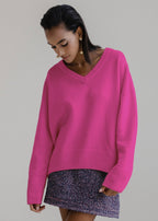 Women's oversized V-neck sweater with long sleeves and ribbed trims