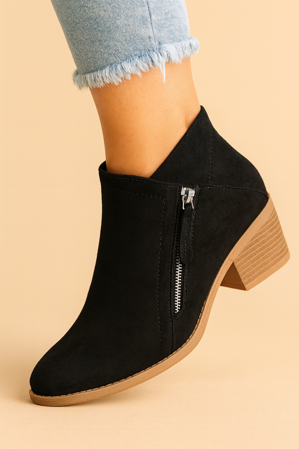 Women's ankle boot with side zip and block heel