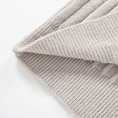 Men's ribbed quarter-zip sweater with stand collar and long sleeves