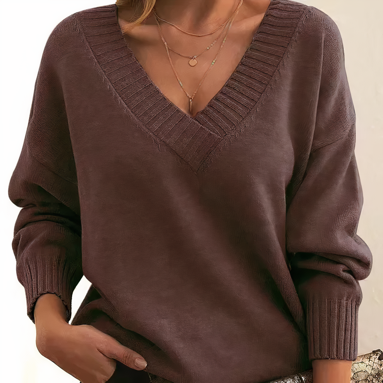 Women's V-neck sweater with long sleeves and ribbed cuffs