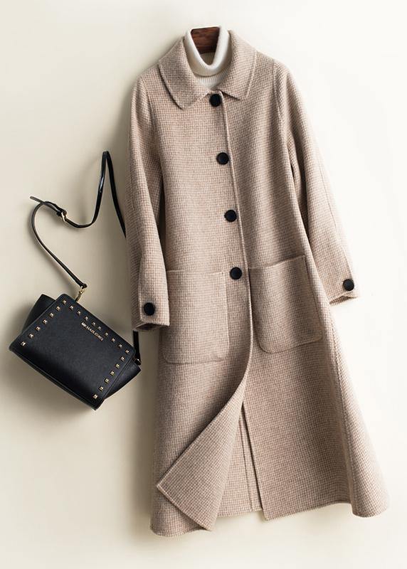 Women's checked long coat with Peter Pan collar, front buttons and patch pockets