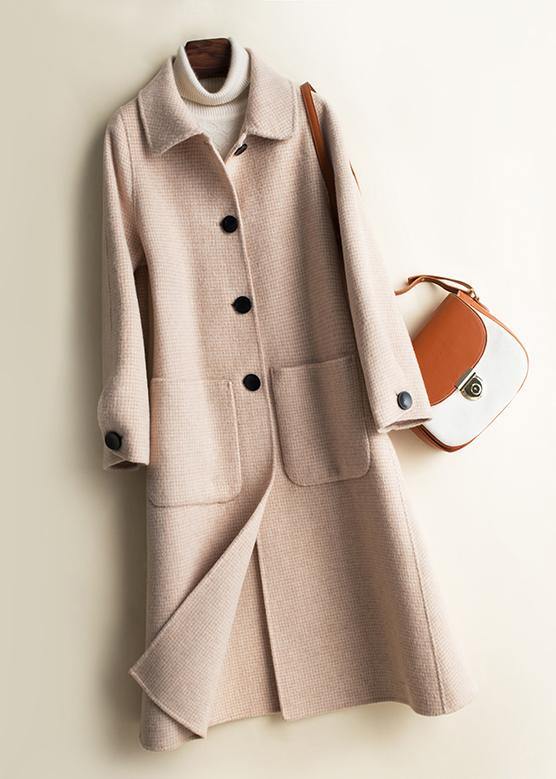 Women's checked long coat with Peter Pan collar, front buttons and patch pockets