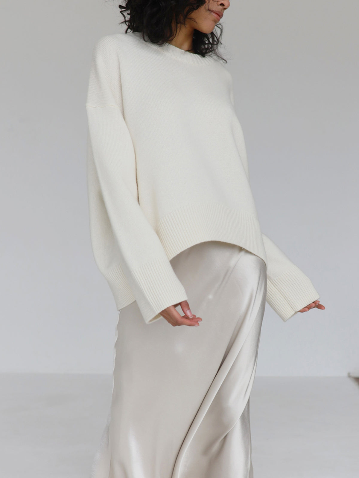 Women's oversized ribbed crew neck sweater with long sleeves