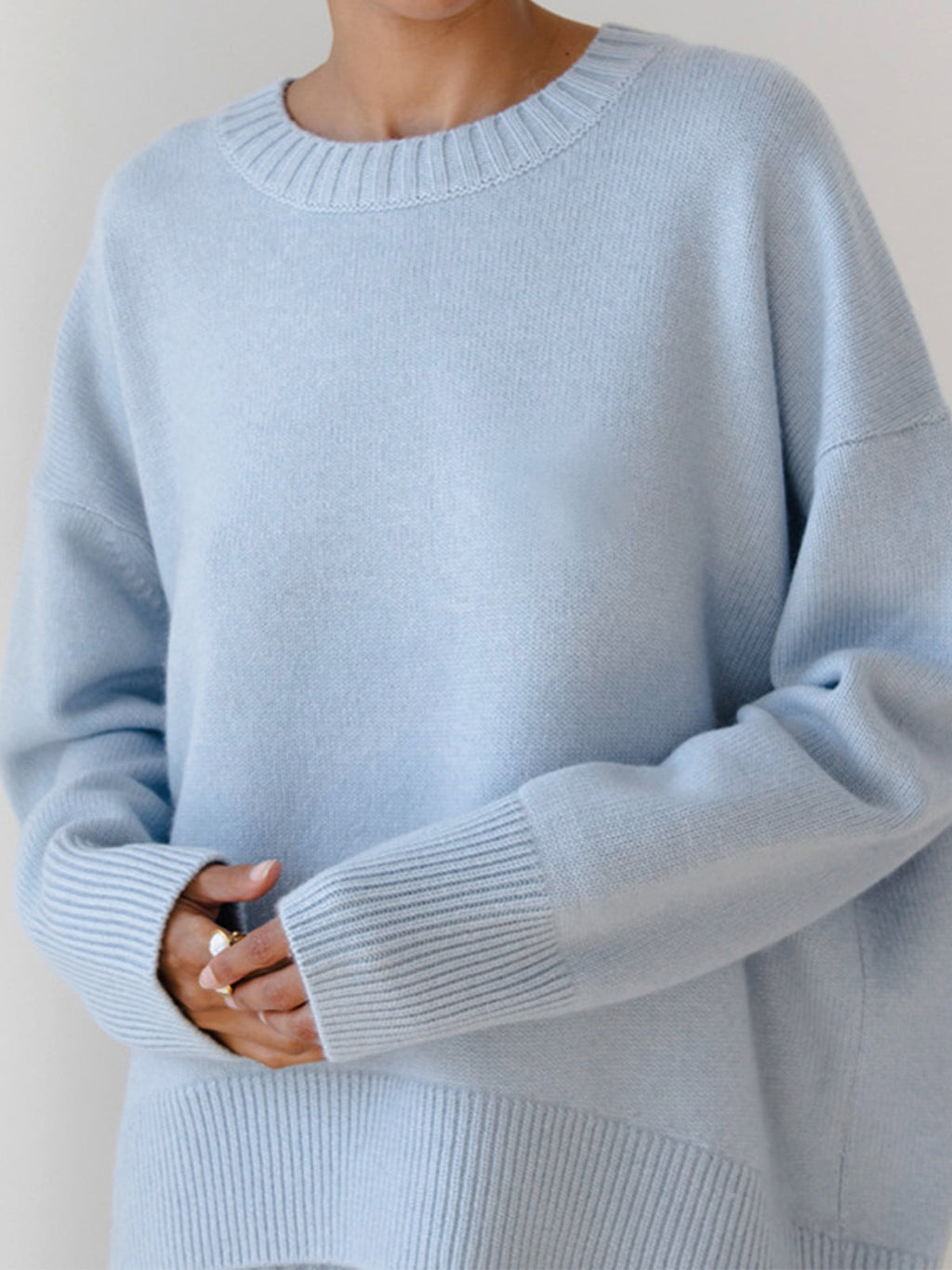 Women's oversized ribbed crew neck sweater with long sleeves