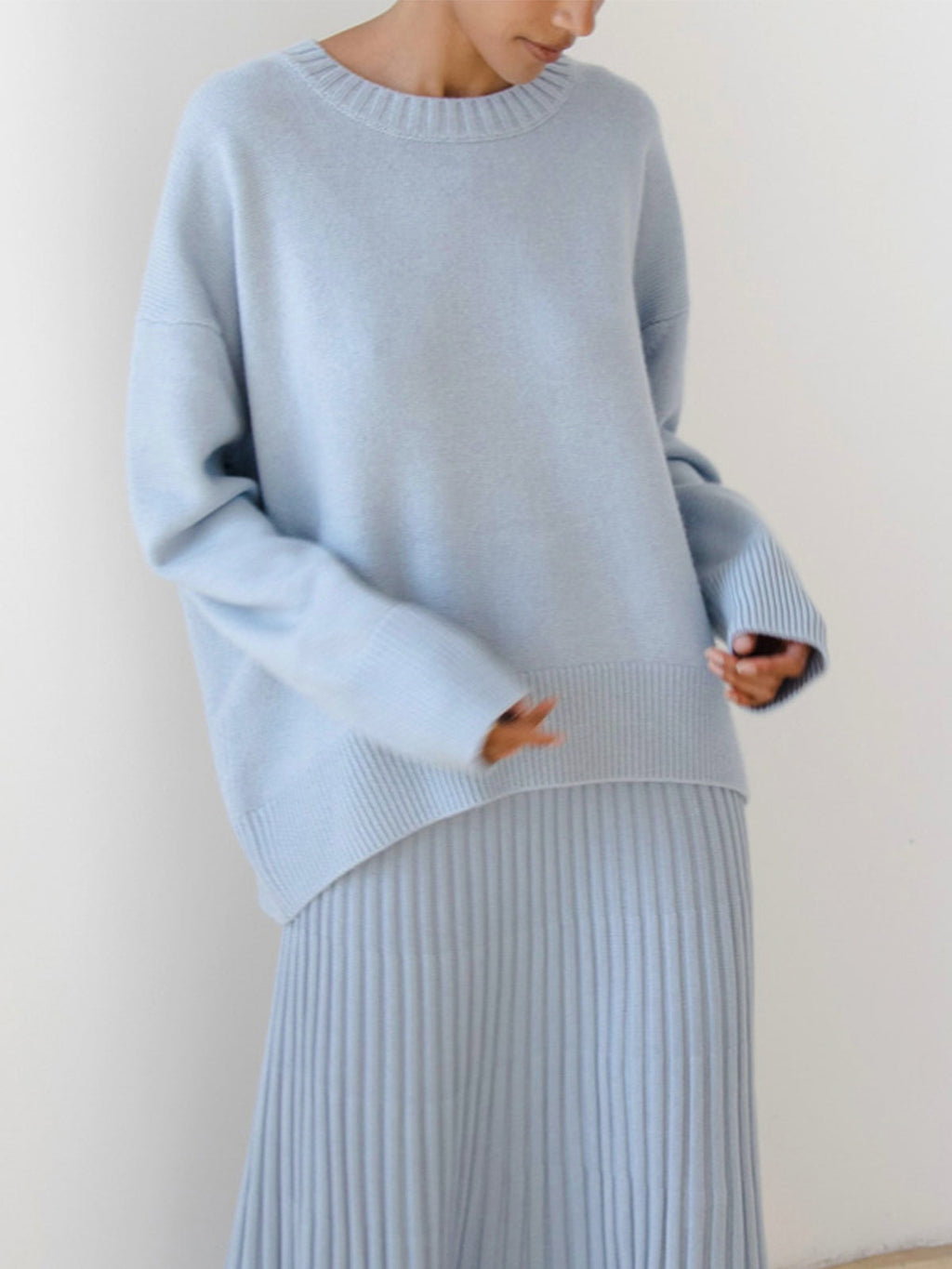 Women's oversized ribbed crew neck sweater with long sleeves