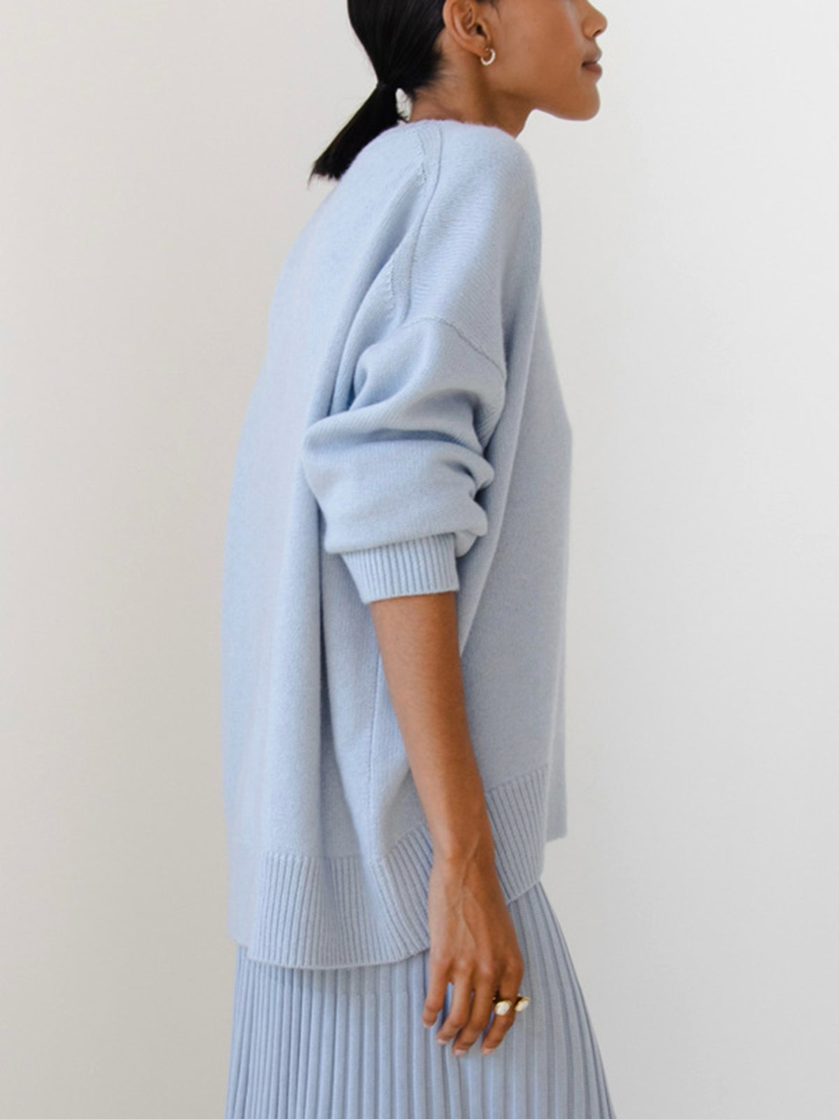 Women's oversized ribbed crew neck sweater with long sleeves