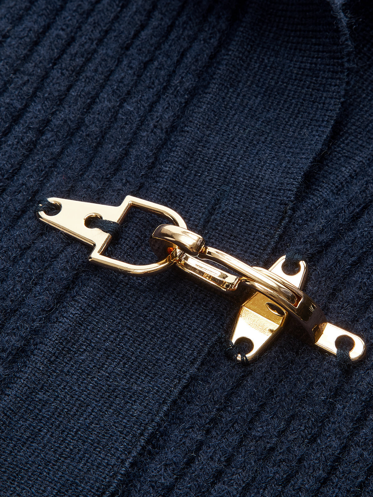 Women's cropped ribbed sweater with collar and metal buckle fastenings