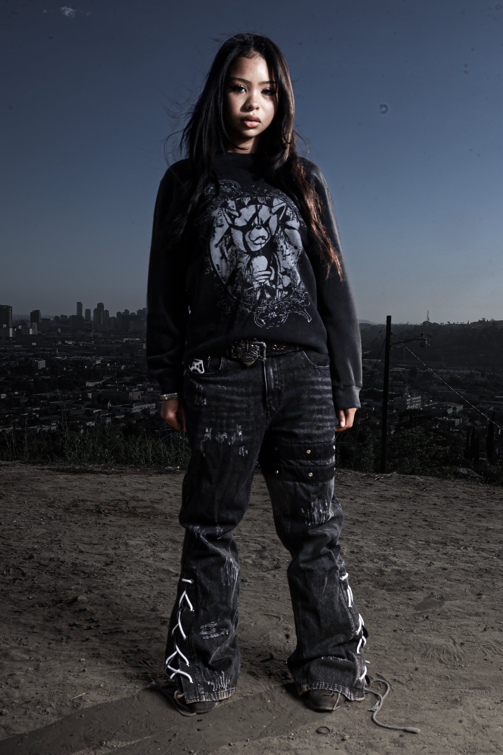 Women's black crewneck sweatshirt with monochrome graphic front print
