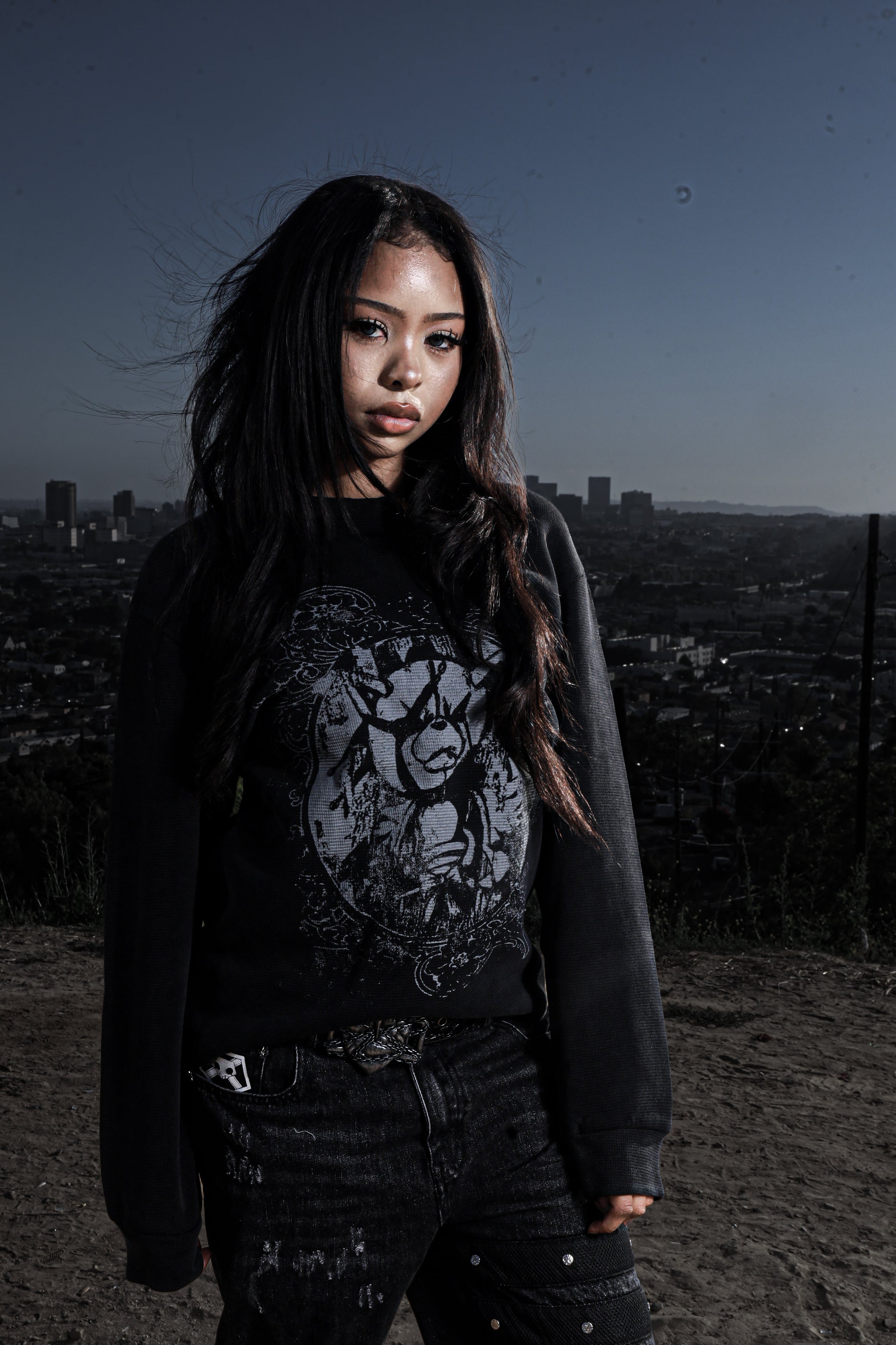Women's black crewneck sweatshirt with monochrome graphic front print