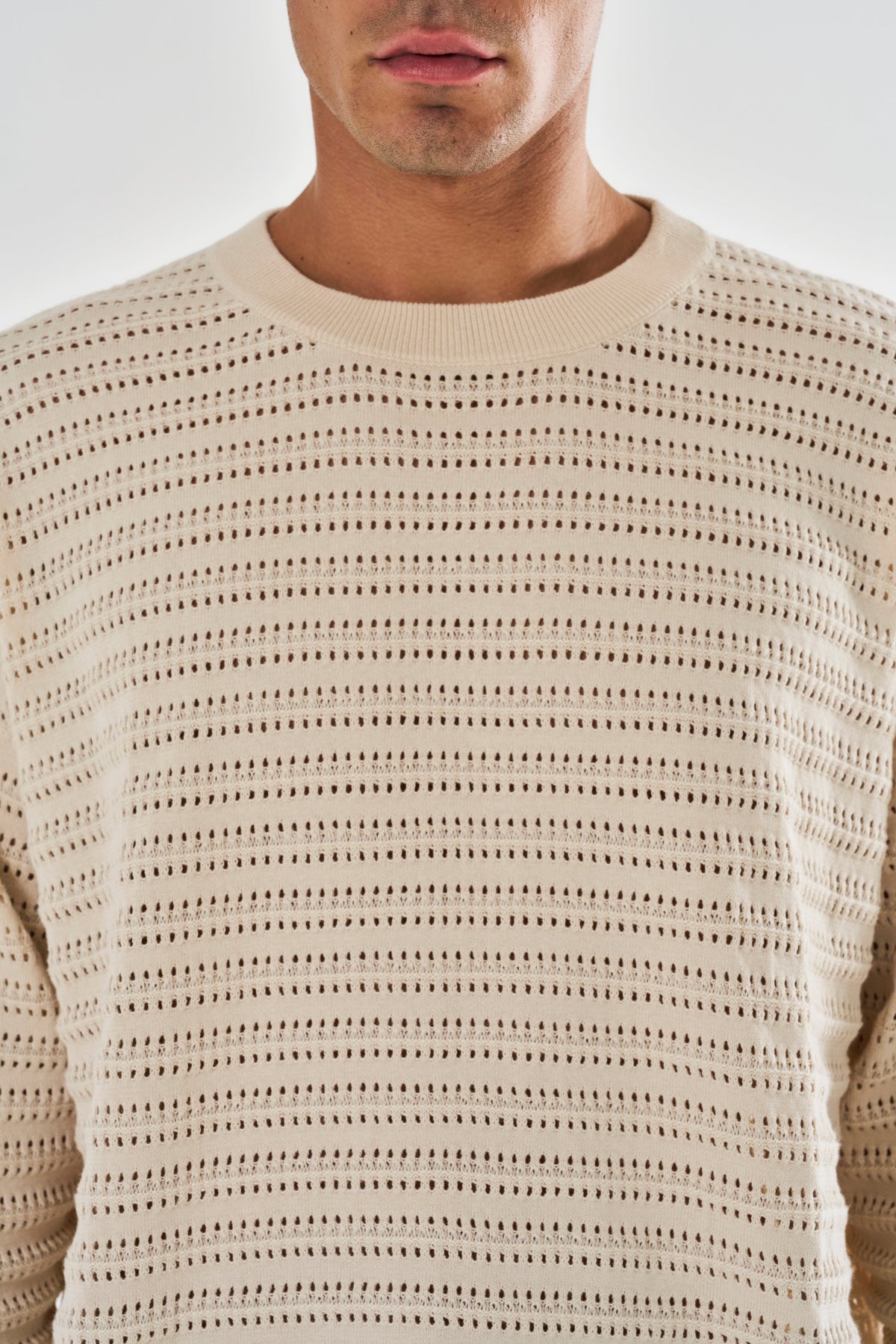 Men's beige textured openwork knit jumper with crew neck and long sleeves