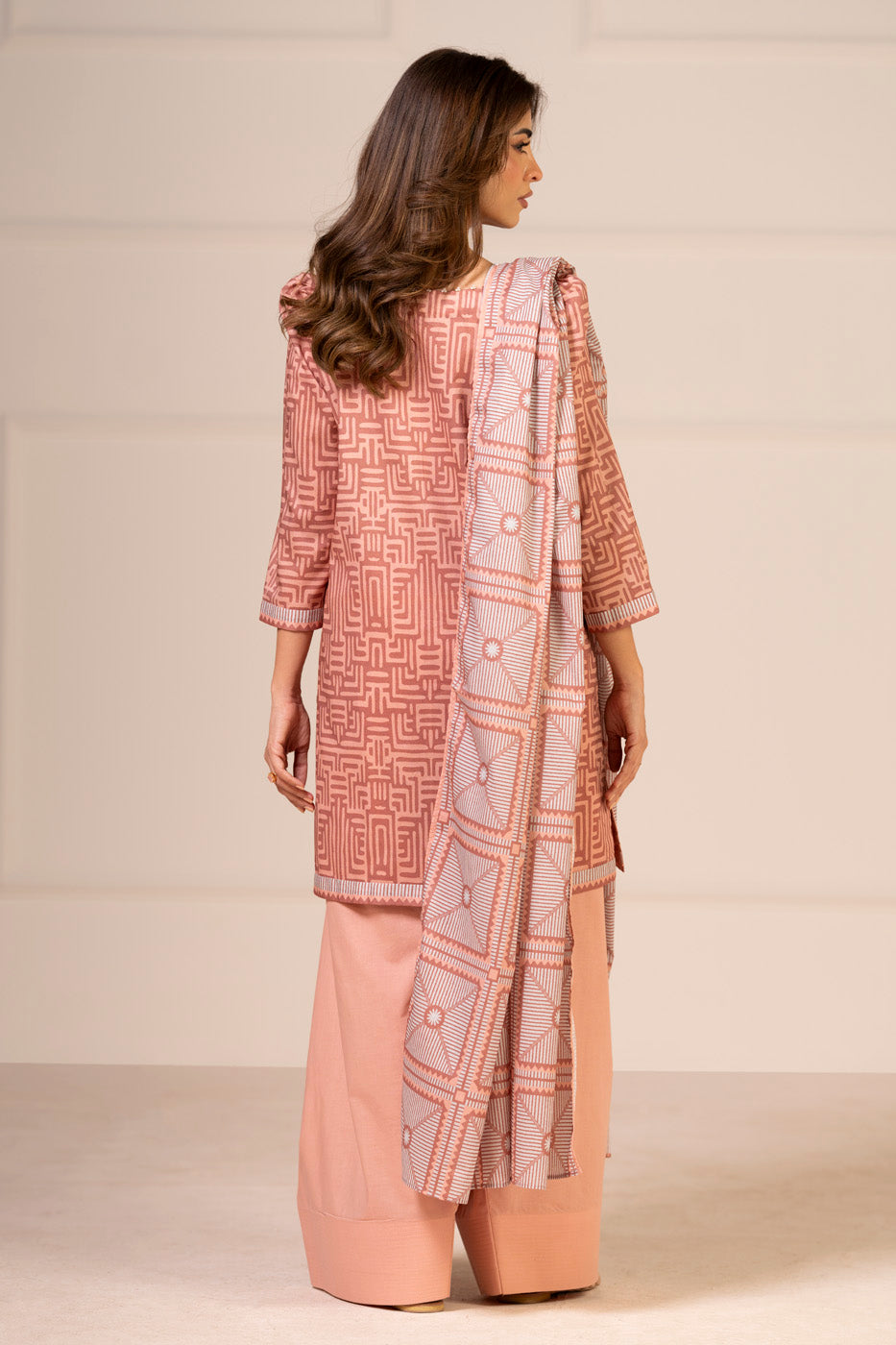 Women's peach geometric shirt and dupatta set with 3/4 sleeves and wide-leg trousers