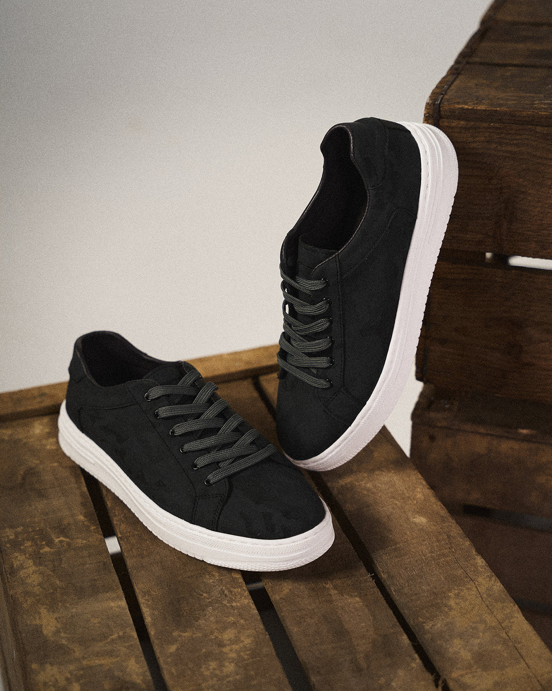 Classic low-top lace-up sneakers with textured upper and contrasting sole