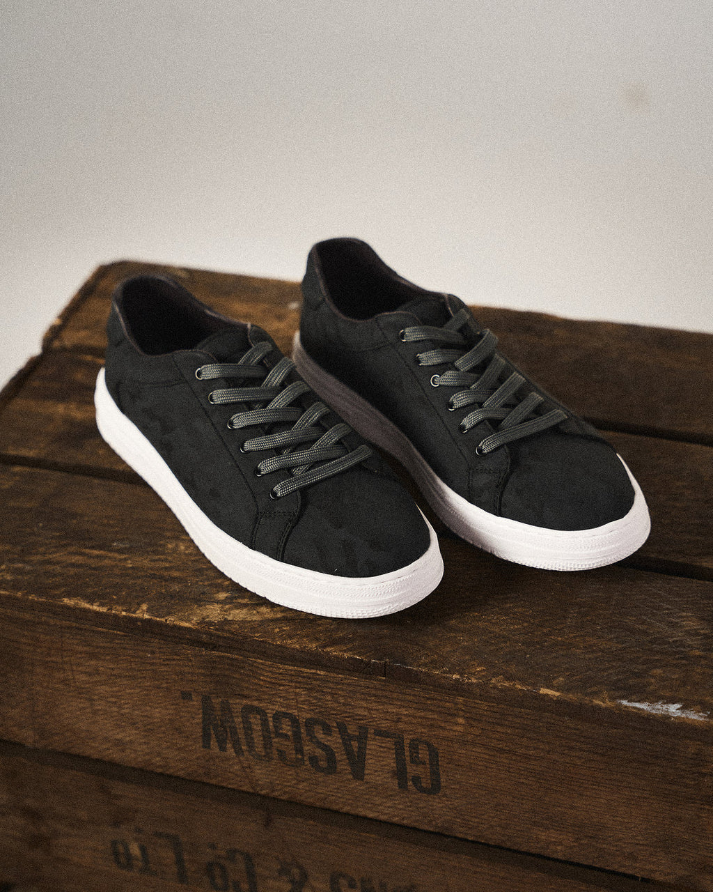 Classic low-top lace-up sneakers with textured upper and contrasting sole